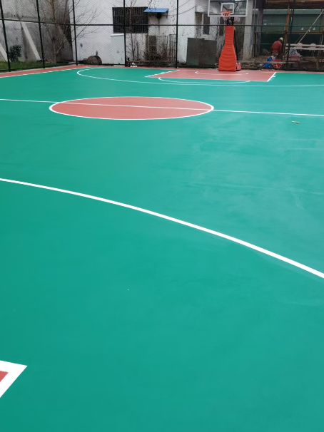 向阳街道 球场长期使用易出现地面开裂